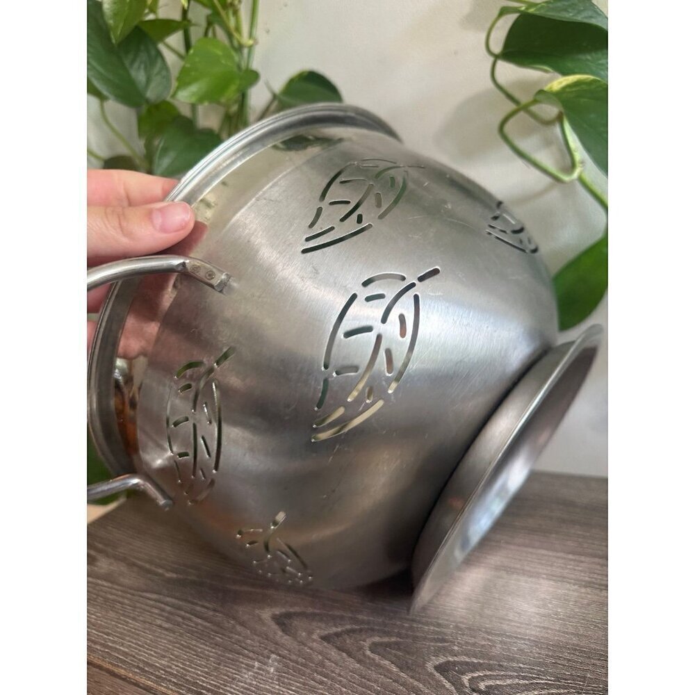Stainless Steel Leaf-Pattern Colander with Handles - Picture 10 of 10